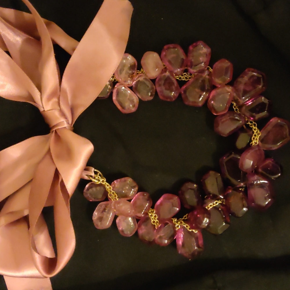 Loft acrylic ribbon necklace purple